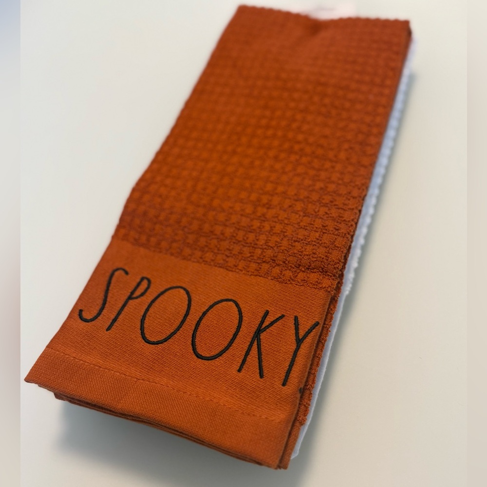 🎃👻 Rae Dunn Set of 3 Halloween Kitchen Towels with ‘Boo’ Text - Picture 2 of 5